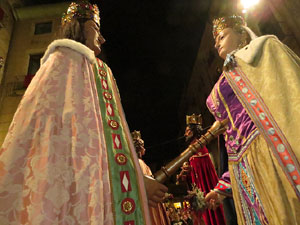 Fires de Girona 2014. Ballades de capgrossos, gegants i Àguila de la ciutat a la plaça del Vi