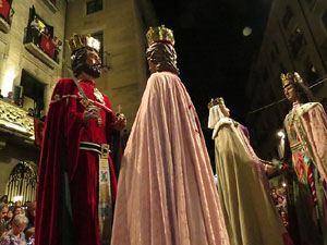 Fires de Girona 2014. Ballades de capgrossos, gegants i Àguila de la ciutat a la plaça del Vi