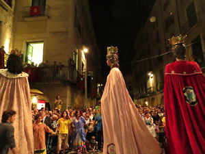 Fires de Girona 2014. Ballades de capgrossos, gegants i Àguila de la ciutat a la plaça del Vi