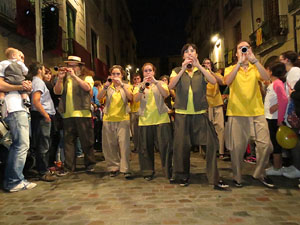 Fires de Girona 2014. Ballades de capgrossos, gegants i Àguila de la ciutat a la plaça del Vi
