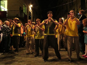 Fires de Girona 2014. Ballades de capgrossos, gegants i Àguila de la ciutat a la plaça del Vi