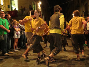 Fires de Girona 2014. Ballades de capgrossos, gegants i Àguila de la ciutat a la plaça del Vi