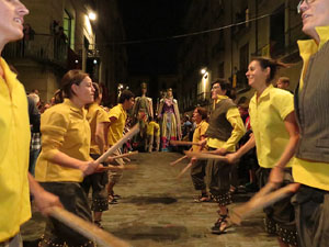 Fires de Girona 2014. Ballades de capgrossos, gegants i Àguila de la ciutat a la plaça del Vi