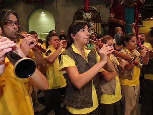 Fires de Girona 2014. Ballades de capgrossos, gegants i Àguila de la ciutat a la plaça del Vi