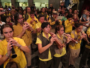 Fires de Girona 2014. Ballades de capgrossos, gegants i Àguila de la ciutat a la plaça del Vi