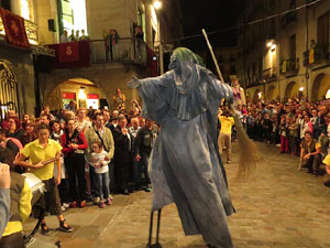 Fires de Girona 2014. Ballades de capgrossos, gegants i Àguila de la ciutat a la plaça del Vi