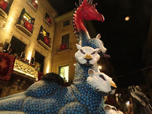 Fires de Girona 2014. Ballades de capgrossos, gegants i Àguila de la ciutat a la plaça del Vi