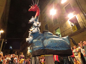 Fires de Girona 2014. Ballades de capgrossos, gegants i Àguila de la ciutat a la plaça del Vi