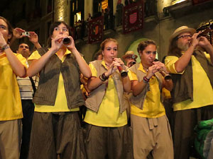 Fires de Girona 2014. Ballades de capgrossos, gegants i Àguila de la ciutat a la plaça del Vi
