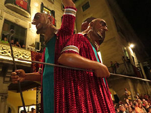 Fires de Girona 2014. Ballades de capgrossos, gegants i Àguila de la ciutat a la plaça del Vi