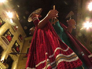 Fires de Girona 2014. Ballades de capgrossos, gegants i Àguila de la ciutat a la plaça del Vi