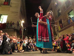 Fires de Girona 2014. Ballades de capgrossos, gegants i Àguila de la ciutat a la plaça del Vi