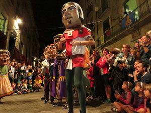 Fires de Girona 2014. Ballades de capgrossos, gegants i Àguila de la ciutat a la plaça del Vi