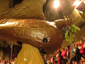 Fires de Girona 2014. Ballades de capgrossos, gegants i Àguila de la ciutat a la plaça del Vi