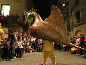 Fires de Girona 2014. Ballades de capgrossos, gegants i Àguila de la ciutat a la plaça del Vi
