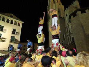 Fires de Girona 2014. Castells de vigilia a c&agrave;rrec de Marrecs de Salt i Castellers de Badalona