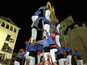 Fires de Girona 2014. Castells de vigilia a c&agrave;rrec de Marrecs de Salt i Castellers de Badalona