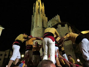 Fires de Girona 2014. Castells de vigilia a c&agrave;rrec de Marrecs de Salt i Castellers de Badalona