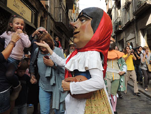 Fires 2014 a Girona. Passejada pel Barri Vell amb els capgrossos de Girona