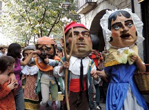 Fires 2014 a Girona. Passejada pel Barri Vell amb els capgrossos de Girona