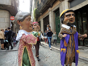 Fires 2014 a Girona. Passejada pel Barri Vell amb els capgrossos de Girona