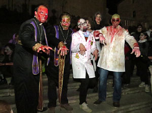 Fires de Girona 2014. Zombie Walk pels carrers de Girona dins el festival Acocollona't
