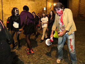 Fires de Girona 2014. Zombie Walk pels carrers de Girona dins el festival Acocollona't