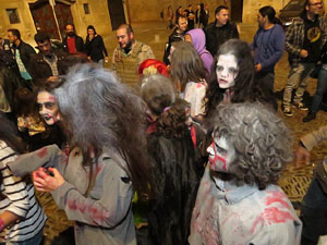 Fires de Girona 2014. Zombie Walk pels carrers de Girona dins el festival Acocollona't