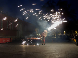 Girona10. Espectacle de cloenda a c&egrave;rrec de Diables de l'Onyar