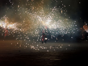 Girona10. Espectacle de cloenda a c&egrave;rrec de Diables de l'Onyar