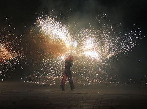 Girona10. Espectacle de cloenda a c&egrave;rrec de Diables de l'Onyar