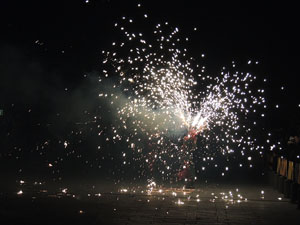 Girona10. Espectacle de cloenda a c&egrave;rrec de Diables de l'Onyar