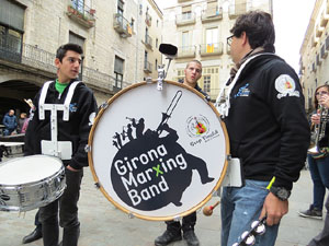 Girona10. Cercavila amb Girona Marxing Band i la Mula Baba