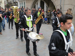 Girona10. Cercavila amb Girona Marxing Band i la Mula Baba