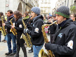 Girona10. Cercavila amb Girona Marxing Band i la Mula Baba