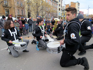 Girona10. Cercavila amb Girona Marxing Band i la Mula Baba