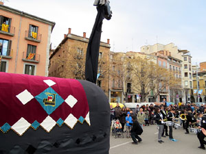 Girona10. Cercavila amb Girona Marxing Band i la Mula Baba