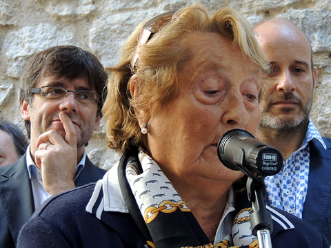 Isabel Oliva durant la lectura del poema dedicat al seu germ&agrave;
