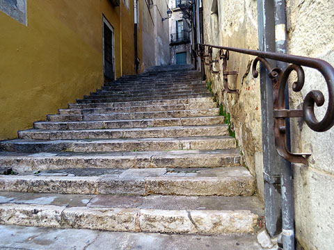 Fragment del carrer que li &eacute;s dedicat des de 1976, i que va des de la pla&ccedil;a del Correu Vell fins als antics Maristes
