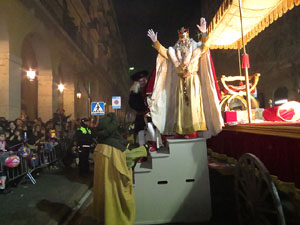 La Cavalcada de Reis 2015. Desfilada pels carrers de la ciutat, fins la plaça del Vi