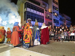 La Cavalcada de Reis 2015. Desfilada pels carrers de la ciutat, fins la plaça del Vi