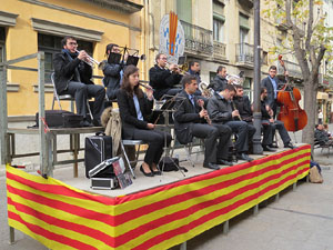 Nadal 2014 a Girona. Audicions de sardanes a la Rambla de la Llibertat