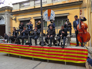 Nadal 2014 a Girona. Audicions de sardanes a la Rambla de la Llibertat