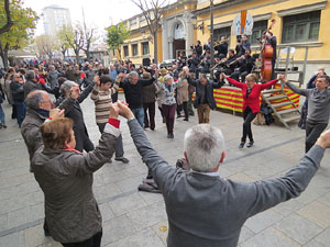Nadal 2014 a Girona. Audicions de sardanes a la Rambla de la Llibertat