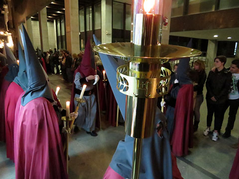 Vestes de la confraria de Jes&uacute;s Crucificat