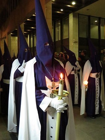 Vesta de la confraria de la Santa Faç