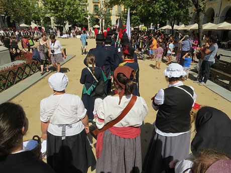VII Festa Reviu els Setges Napoleònics de Girona. Presentació a la plaça de la Independència