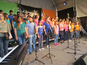 Festival A Capella 2015. Cor de la Universitat de Girona a la pla&ccedil;a de la Independ&egrave;ncia