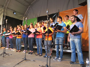 Festival A Capella 2015. Cor de la Universitat de Girona a la pla&ccedil;a de la Independ&egrave;ncia