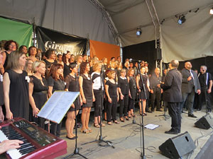 Festival A Capella 2015. Cor Gospel Girona a la pla&ccedil;a de la Independ&egrave;ncia